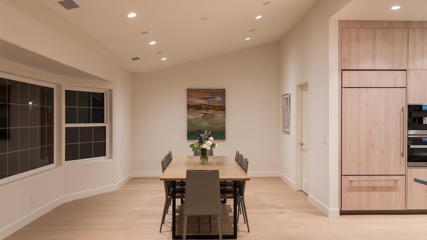 Ketra lighting in a kitchen dining area